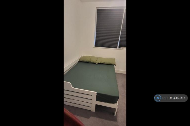 1 bedroom in Next To Southall Station, Southall, UB2 (#3043417)