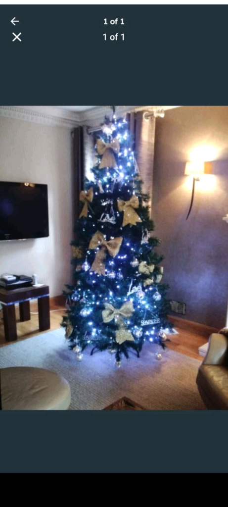 CHRISTMAS TREE 