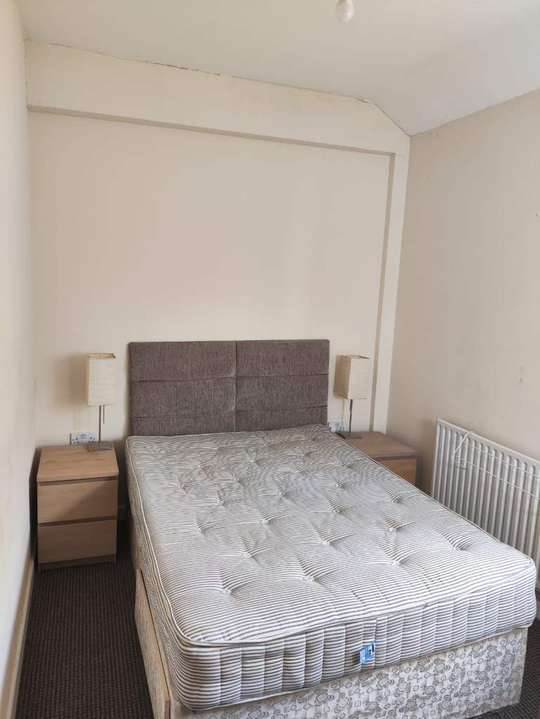 Double Room With Ensuite En-suite Bathroom Near Cardiff City Centre