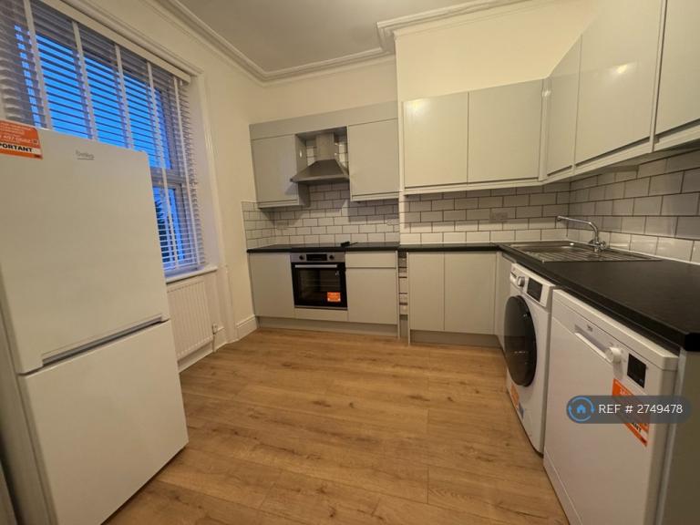2 bedroom flat in Concannon Road, London, SW2 (2 bed) (#2749478)