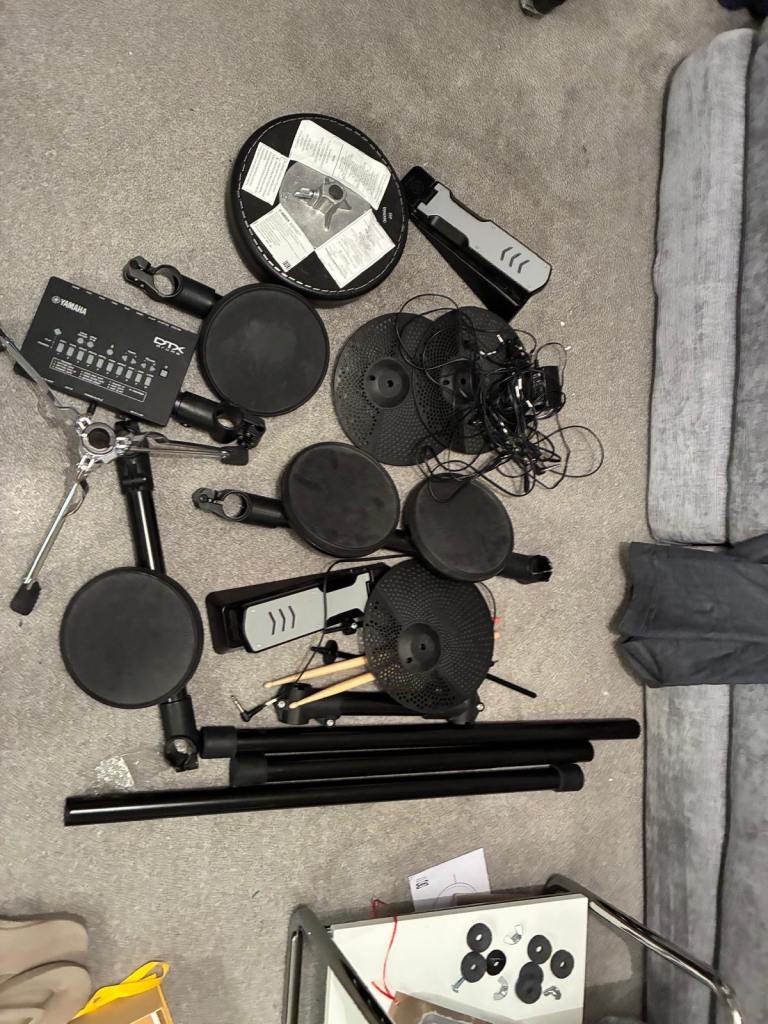 Dtx300 Drum kit 