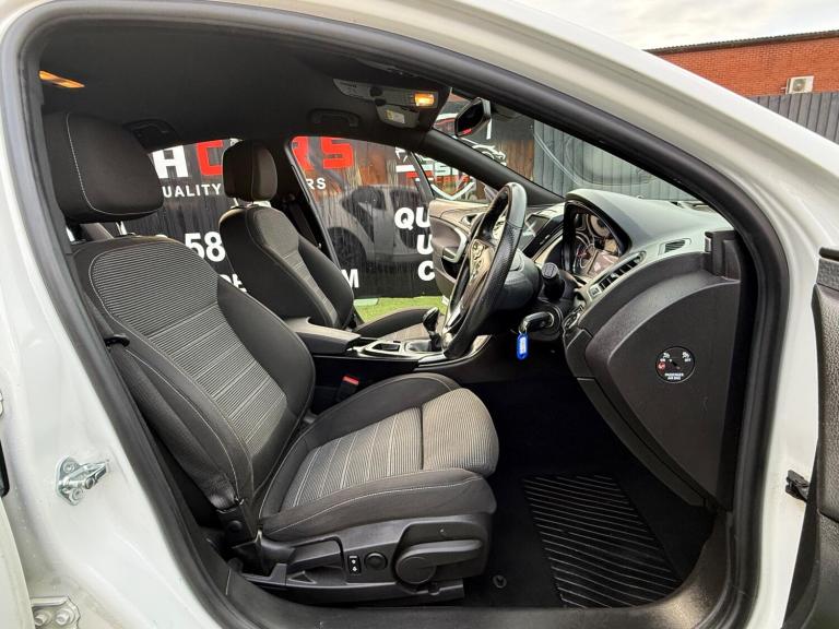 2015 Vauxhall Insignia 1.4i Turbo Limited Edition Hatchback 5dr Petrol Manual Euro 6 (s/s) (140 p...