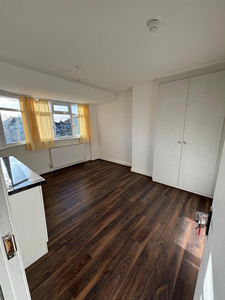 Large Double Room for rent in Harrow