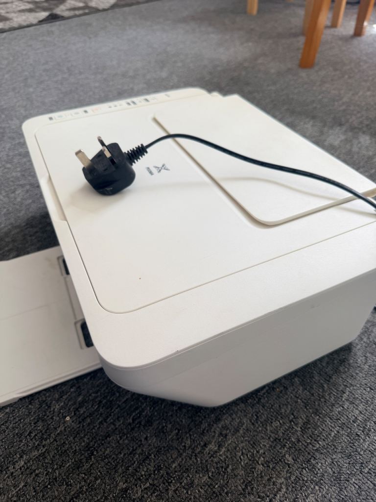 Canon MG3051 Wireless Printer/Scanner – White, Good Condition