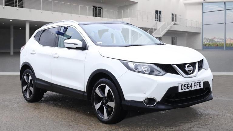 2014 Nissan Qashqai 1.5 dCi N-Tec+ 5dr ++ 20 TAX / PANROOF / NAV / CAMERA ++ HATCHBACK Diesel Manual