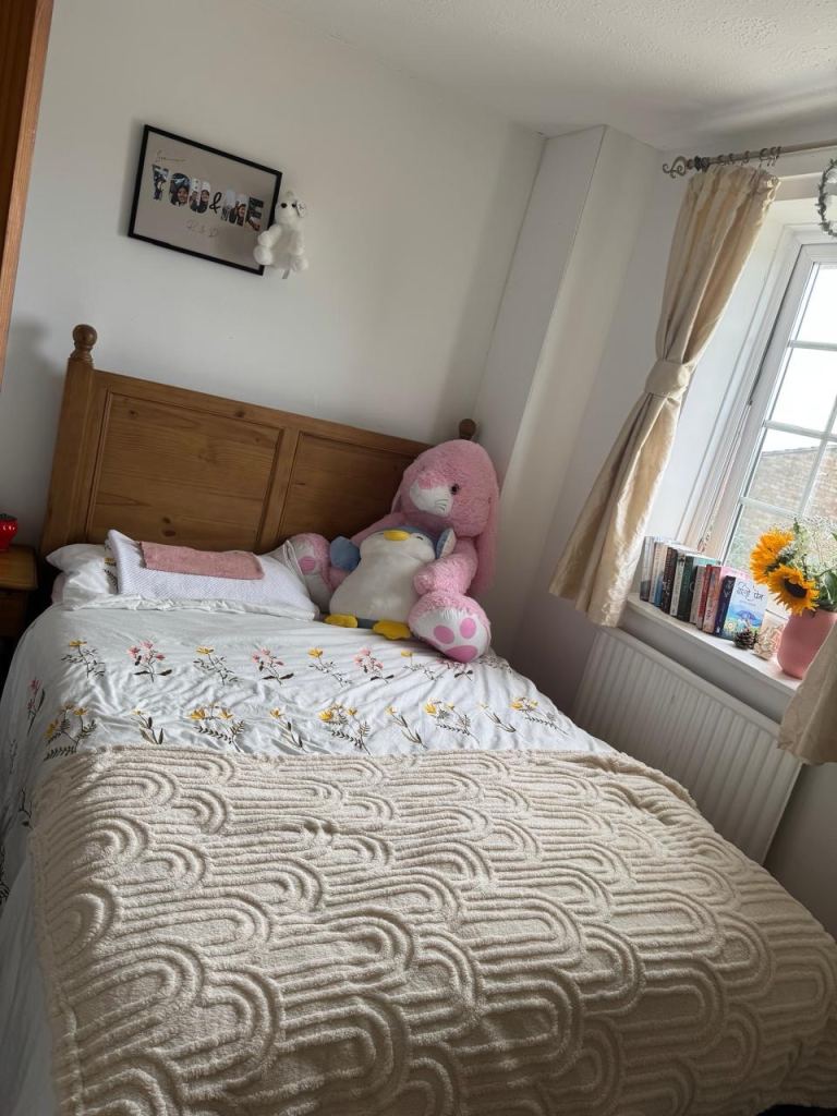 Double room available to let (Female)