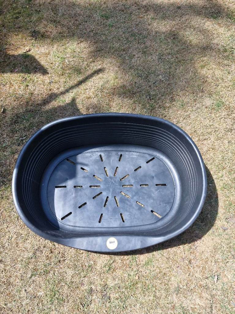 Dog or cat basket deluxe ferplast size 8 great condition