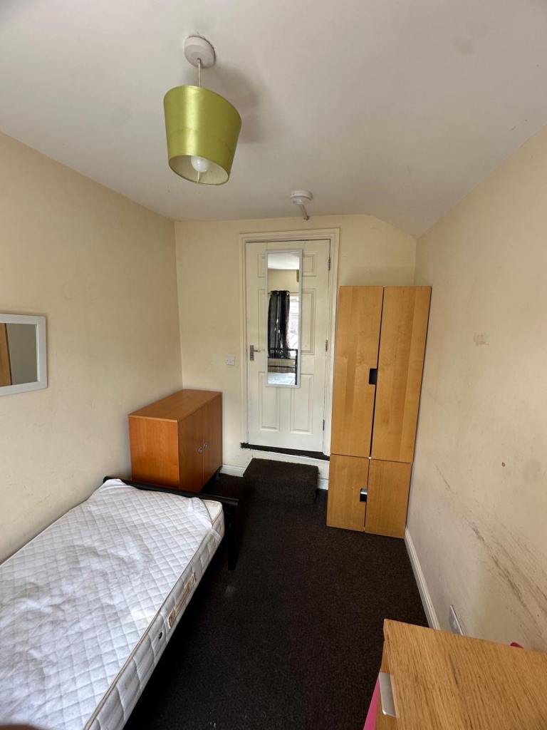 Private single room for rent