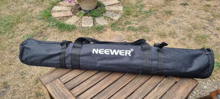 Neewer extendable tripods 