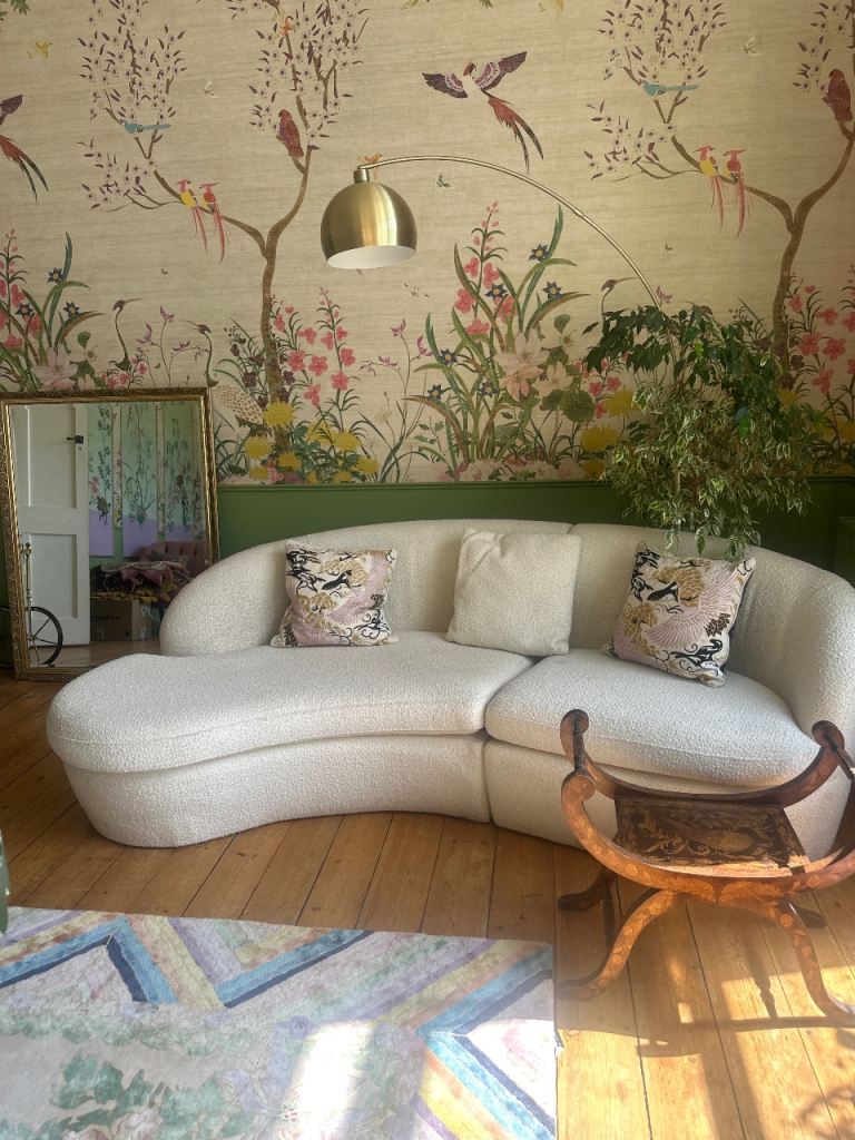 Stylish Curved Cream Sofa – Excellent Condition
