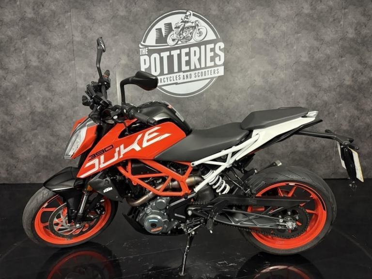 KTM 390 Duke *Genuine 1500 miles!*