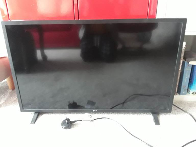 LG 32 inch Television with Remote – Good Working Order