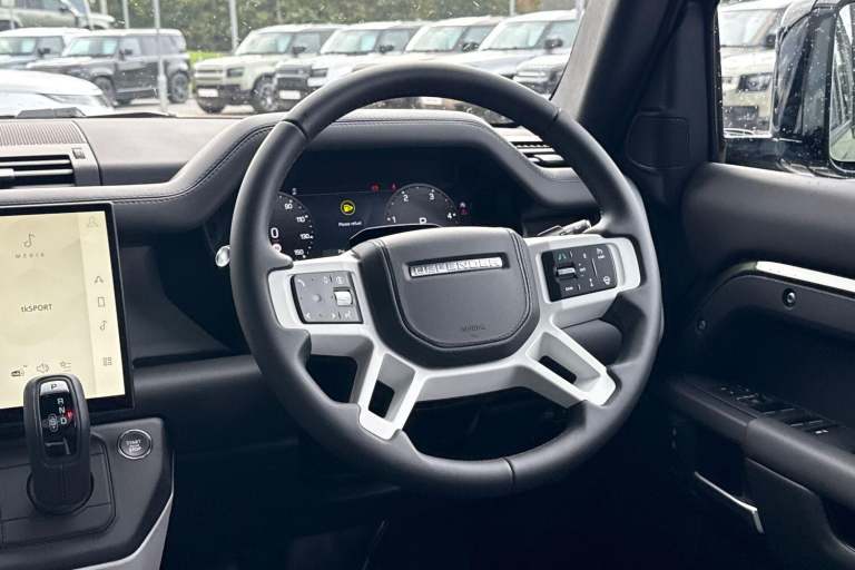 2025 Land Rover Defender 110 3.0 D250 MHEV X-Dynamic HSE Auto 4WD Euro 6 (s/s) 5dr SUV Automatic