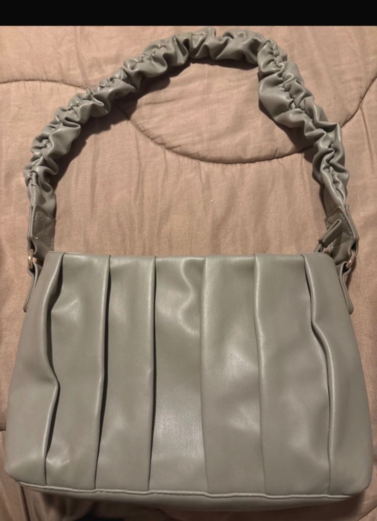 Handbags £1 each 