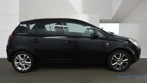Vauxhall Corsa NEW SHAPE Superb.  New shape Long Mot. History NEW SHAPE. ALLOYS. NEW TYRES. ISOFIX 