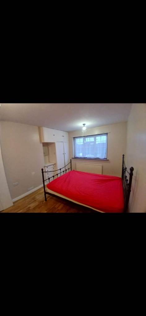 Available immediately - Double Room in excellent location!