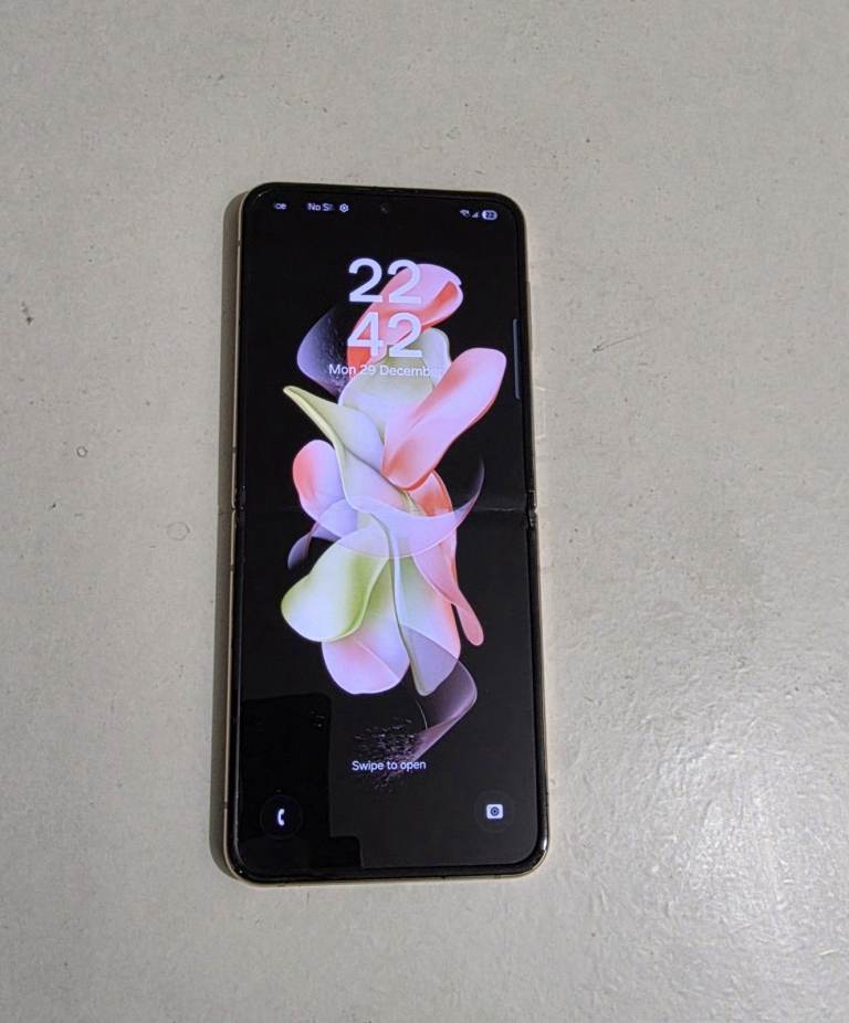 samsung galaxy z flip 4 128gb unlocked {read description}
