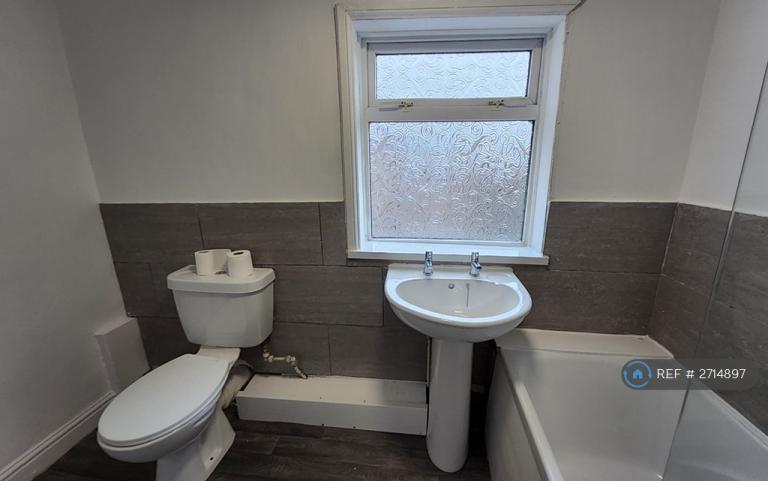 2 bedroom house in Schofield Street, Leigh, WN7 (2 bed) (#2714897)