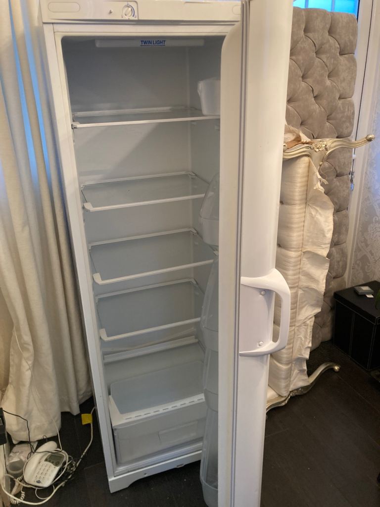 Indesit Tall White Free Standing Larder Fridge 