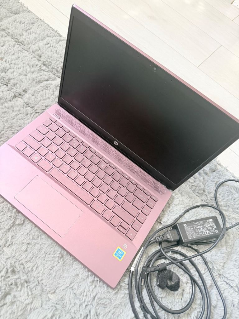 HP Pavilion 14” Laptop in purple – Good Working Order