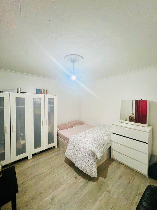 🏡 Exclusive Ensuite Room 🛁 in Roehampton near Putney