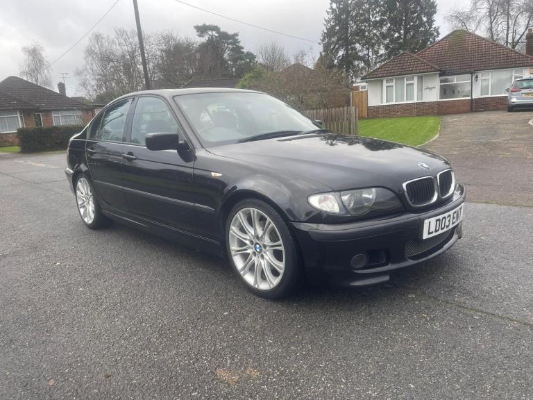 BMW 325i Sport E46 Saloon in Stunning Black Metallic with Black Sports Leather