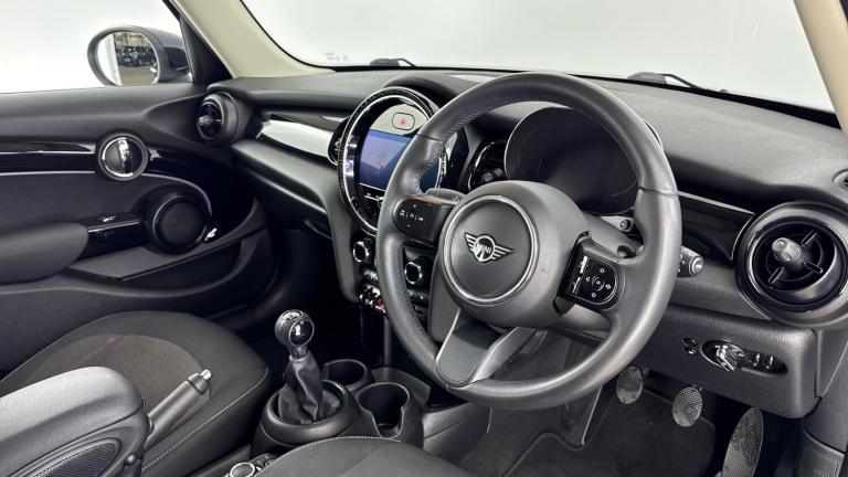 2021 MINI Hatch 1.5 Cooper Classic 5dr Auto [Comfort/Nav Pack] Petrol Hatchback Hatchback Petrol ...