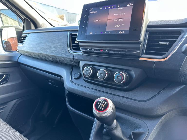 2023 73 RENAULT TRUCKS UK TRAFIC dCi 150 3T LWB L2 H1 Van Red Edition