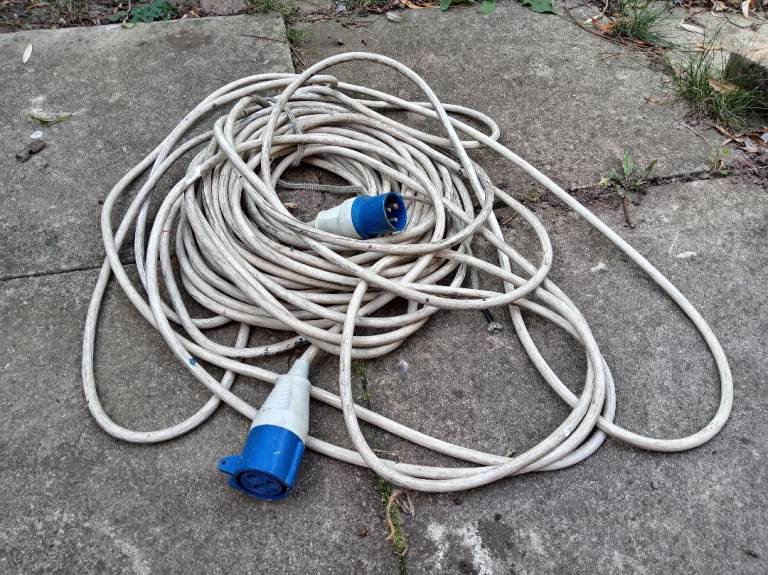 Long Extension Lead with Blue Plugs – Good Condition
