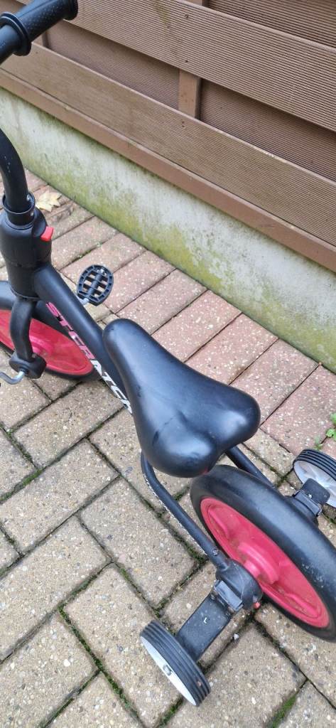 CHILDS BALANCE BIKE WITH REMOVEABLE STABILISERS. EXCELLENT CONDITION.