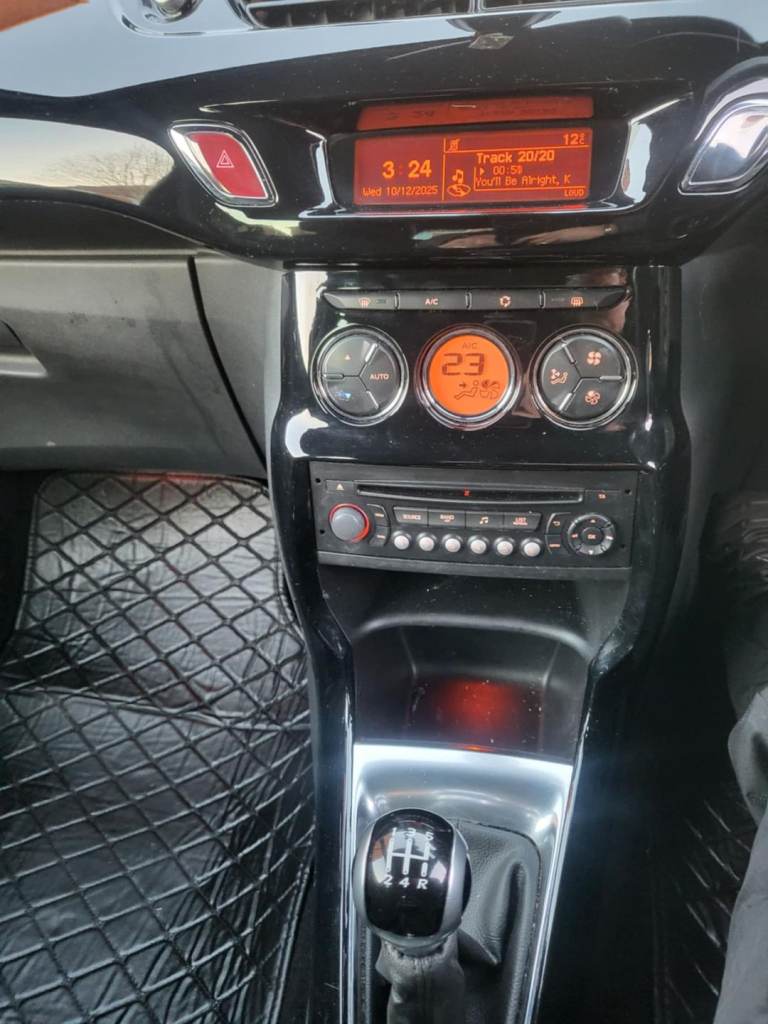Citroen, DS3, Hatchback, 2014, Manual, 1598 (cc), 3 doors