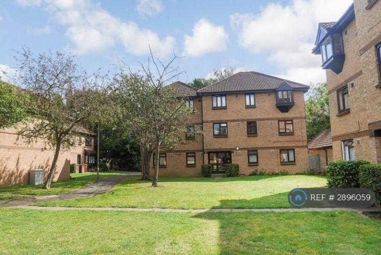 1 bedroom flat in Colnbrook, Slough, SL3 (1 bed) (#2896059)