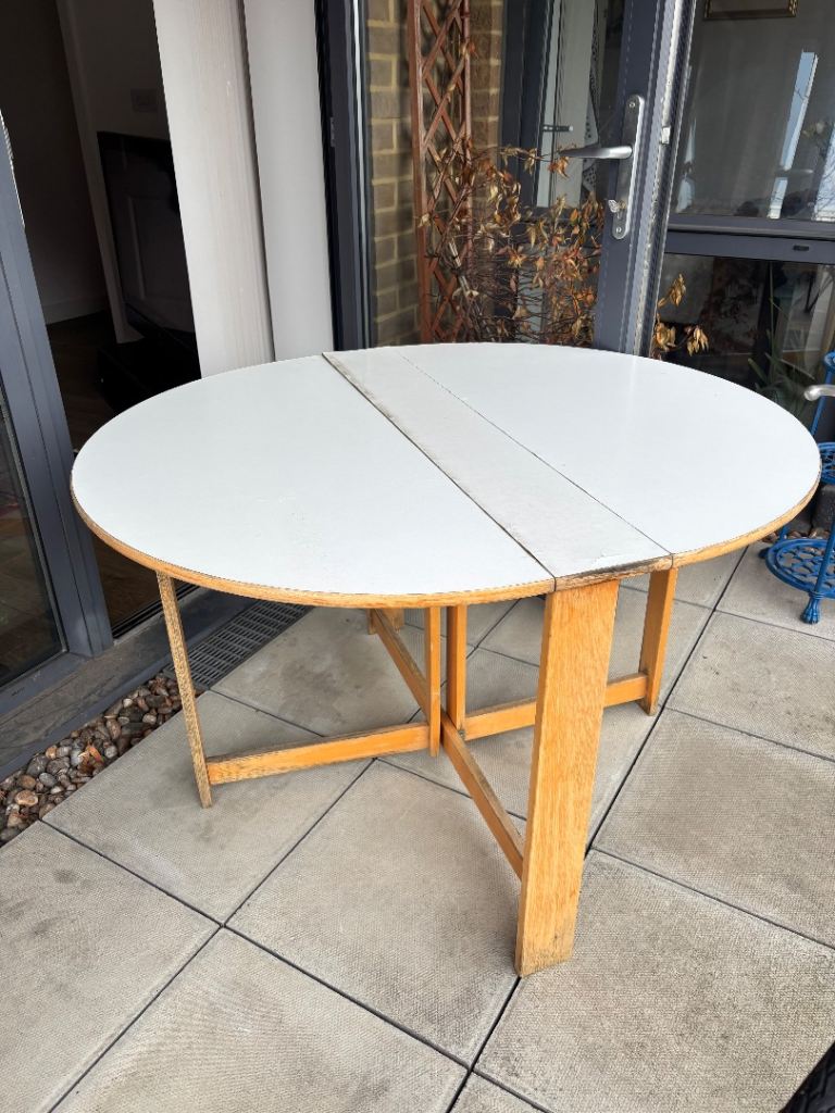 Oval/ semi circle table (indoor or outdoor)
