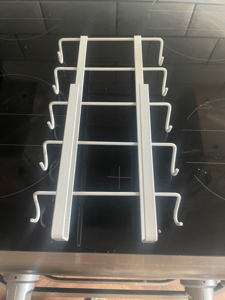 White Metal Mug or Cup Holder Rack – As Good As New