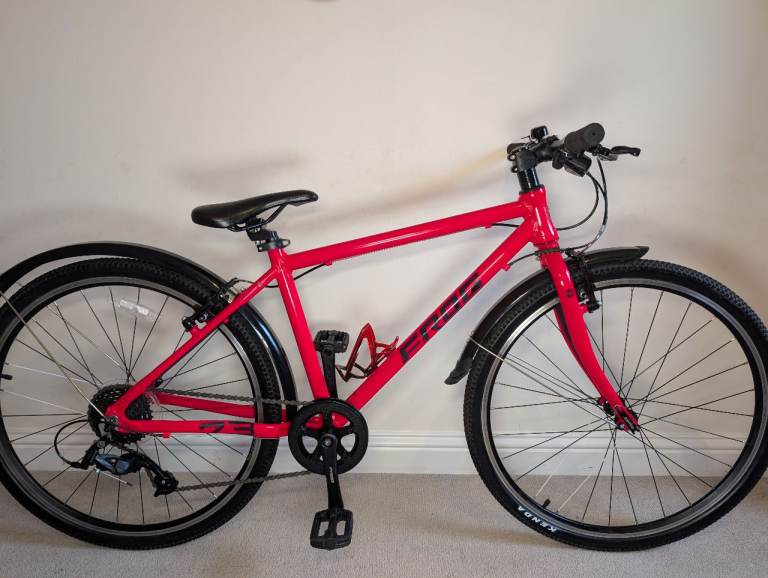 FROG BIKE 73 (12+) IN PERFECT CONDITION. COLLECTION NW LONDON OR BUCKS