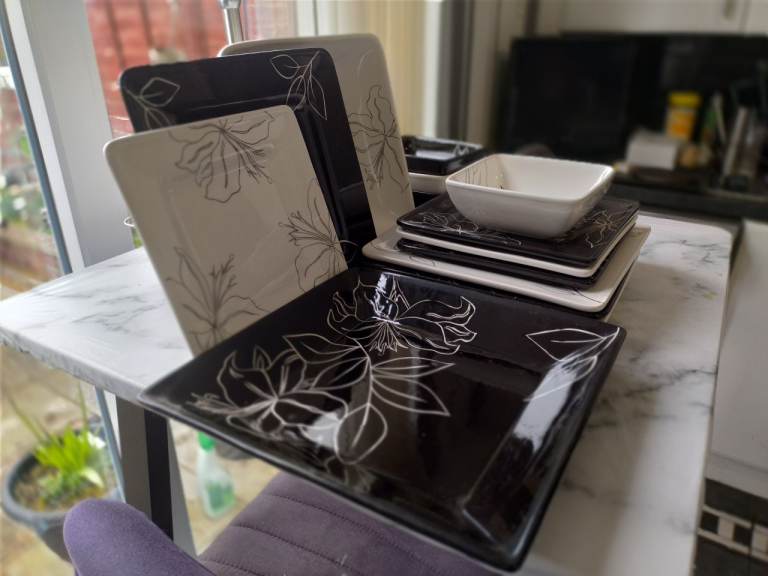 image for Laurie Gates Antilles Dinner Service