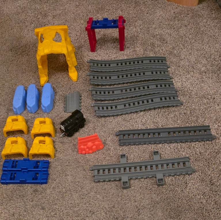 Thomas & Friends Trackmaster Diesel Tunnel Blast Set