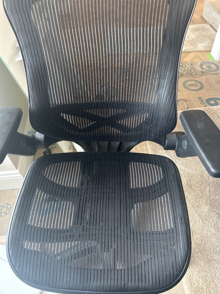 Black Mesh Office Chair – very good condition 