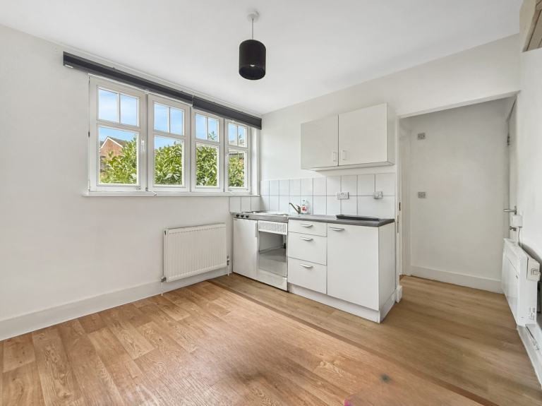 1 bedroom flat in Clayponds Lane, London, TW8 Book Online - The Rent Guru {957}