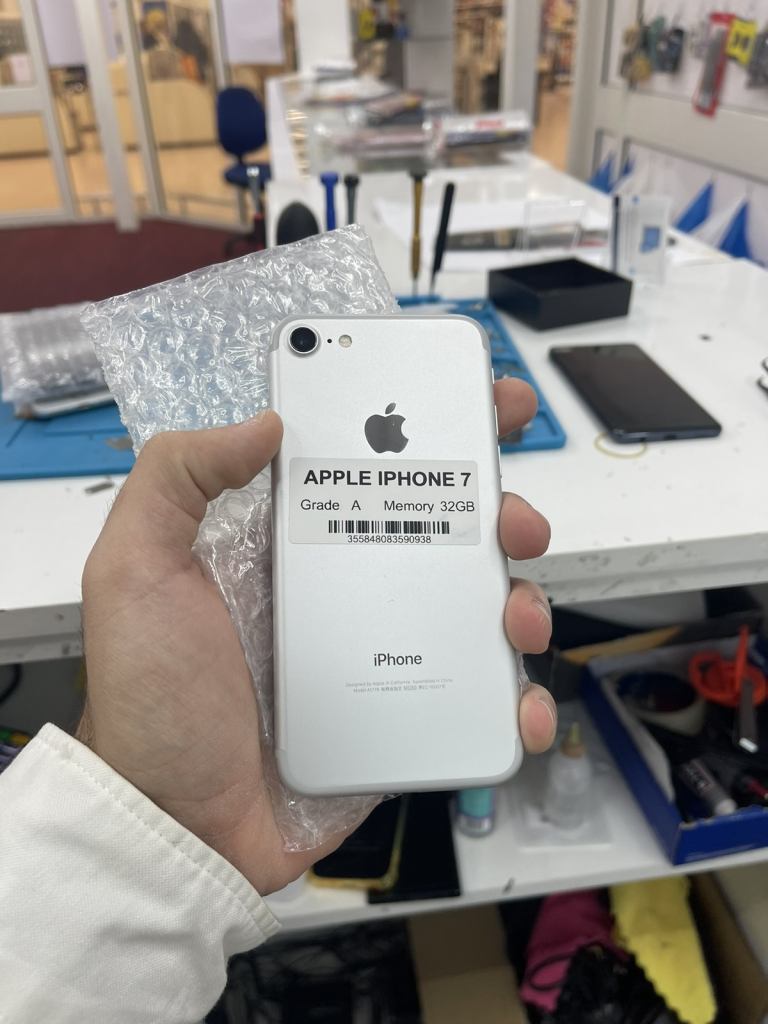 iPhone 7 for sale at phone shop 