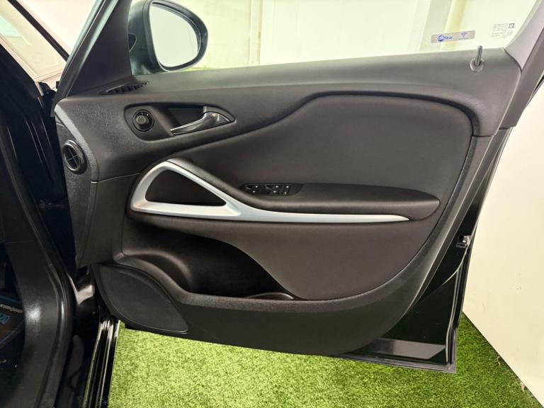 2017 Vauxhall Zafira 1.4T SRi Nav 5dr Auto MPV PETROL Automatic