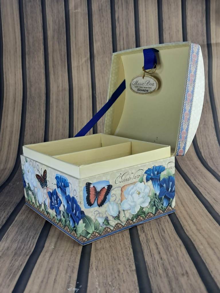 Good condition. Punch Studio Savon Musique Music Box. Empty No Soap