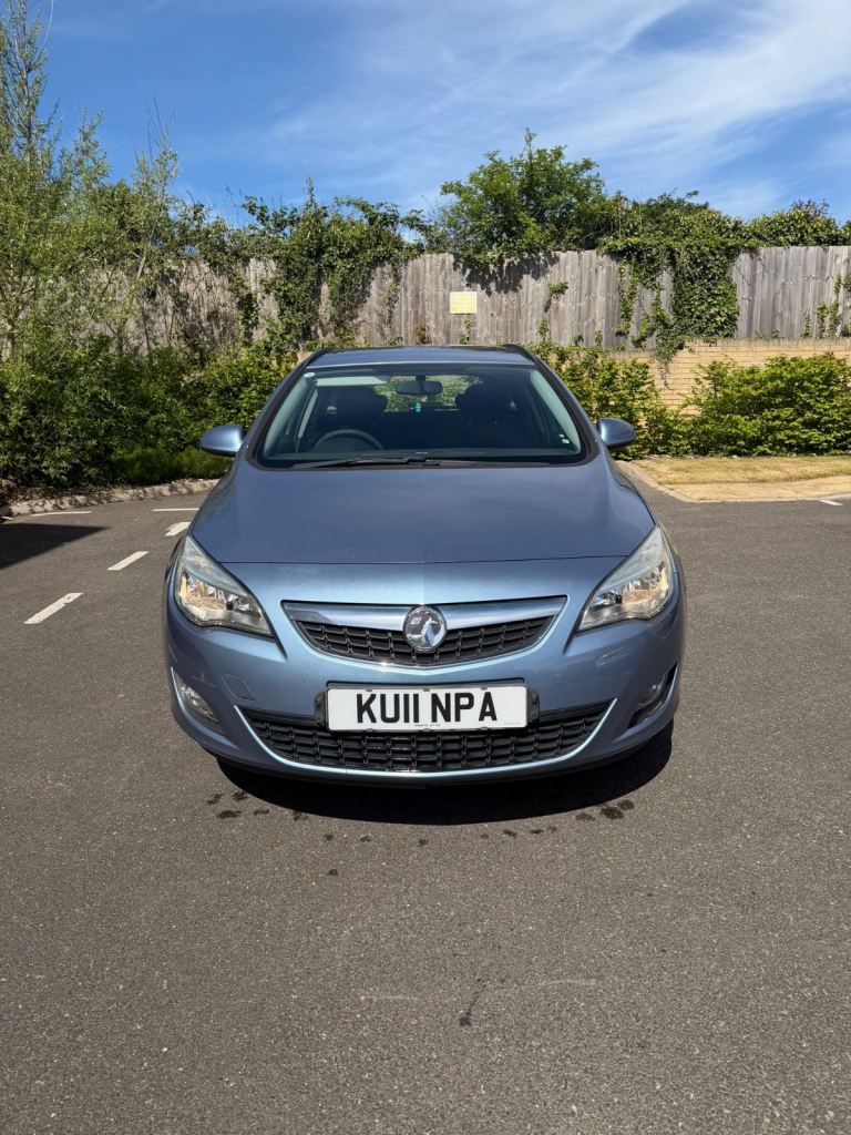 Vauxhall Astra estate 2011