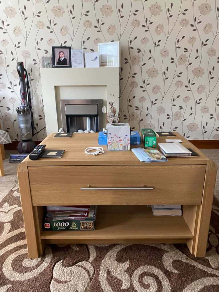 Solid coffee table pick up g46 