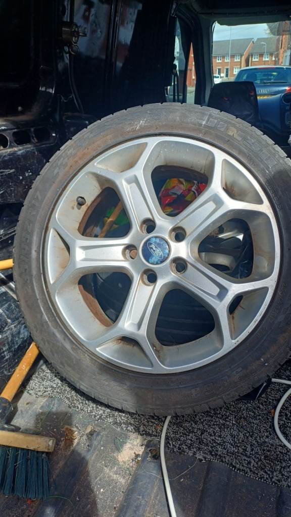 5 alloys wheels 