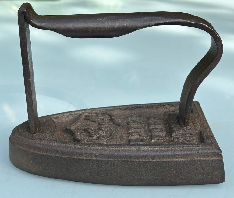 ANTIQUE FRENCH CAST IRON FLAT IRON, SAD IRON, A.M EXTRA FORT No4 - 1800s - WILL POST!