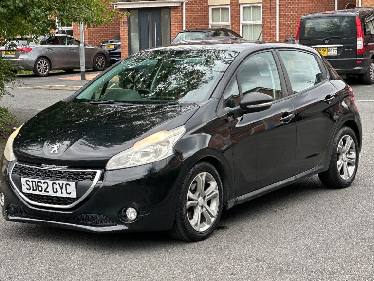 Peugeot, 208, Hatchback, 2012, Manual, 1397 (cc), 5 doors