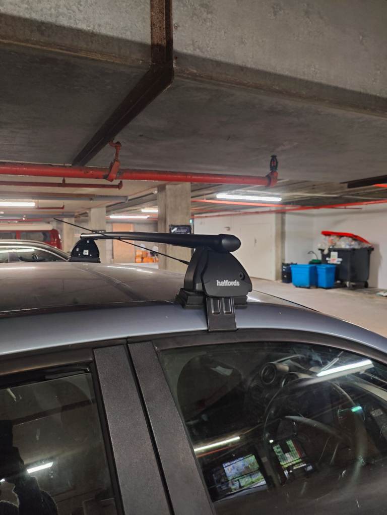 Halfords SET055 Roof bars, ford fiesta or similar 