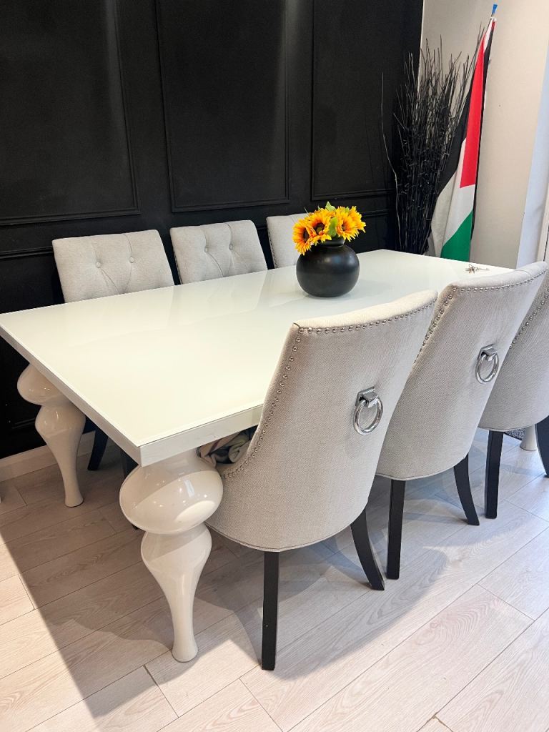 White gloss table & chairs 