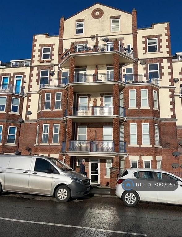 2 bedroom flat in South Marine Drive, Bridlington, YO15 (2 bed) (#3007057)
